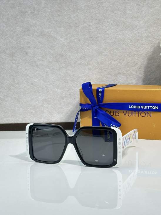 Picture of Louis Vuitton Sunglasses _SKUfw77796862fw